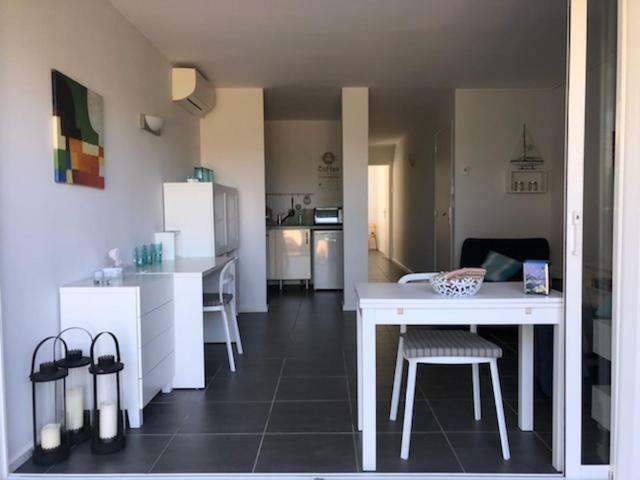 Appartement Les Pieds Dans L'Eau ! Le Lavandou Luaran gambar